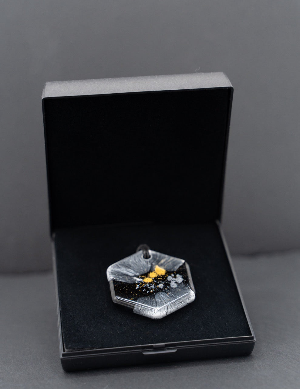 Talisman TZARY Noir & Blanc Doré