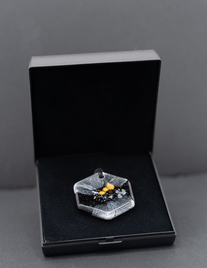 Talisman TZARY Noir & Blanc Doré